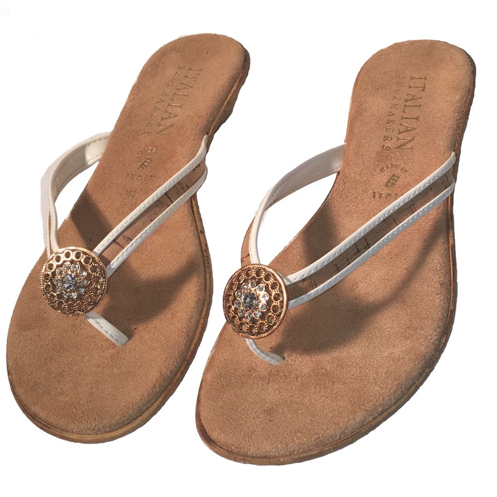 SOLD✨ Italian Shoemakers: Medallion Sandals